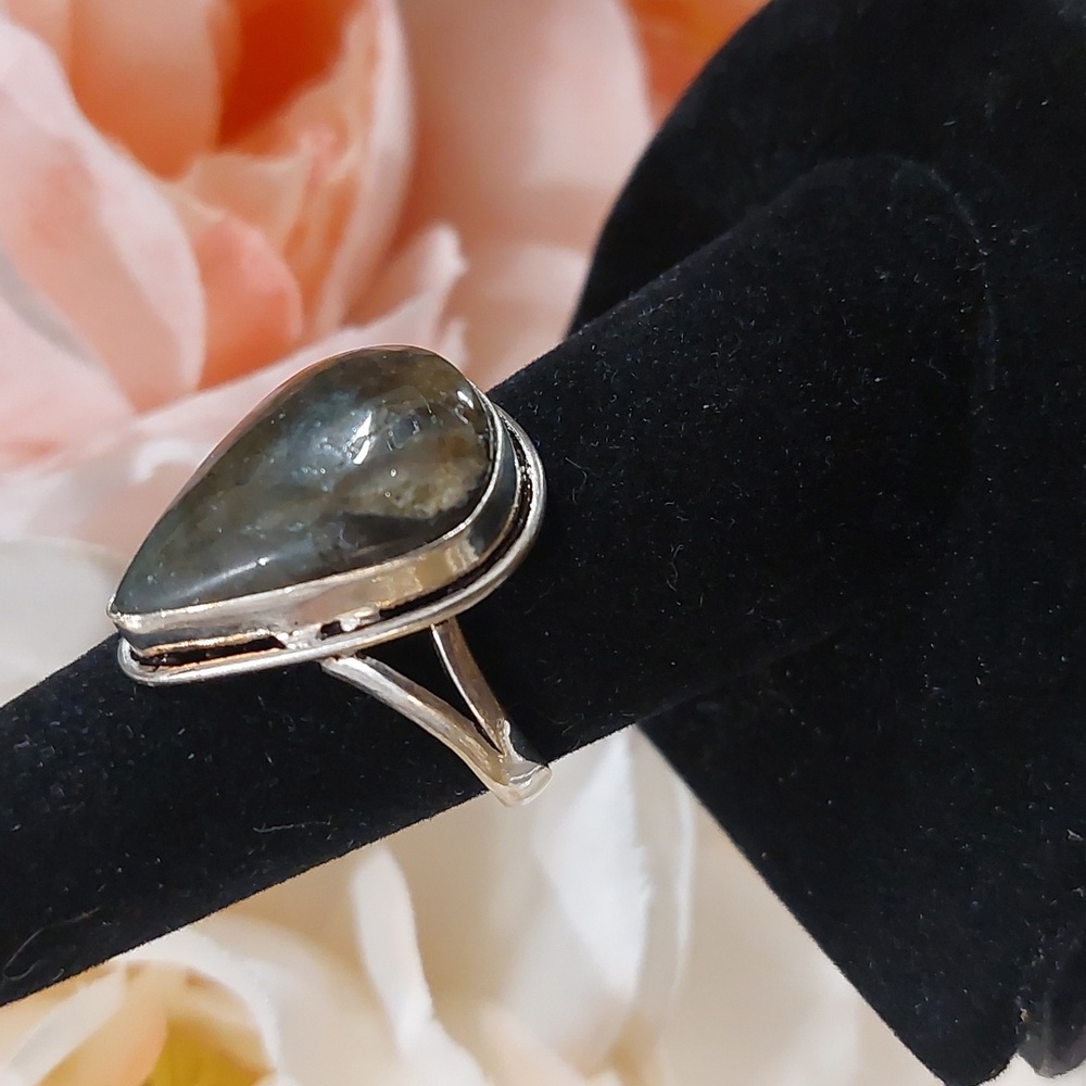 Laboradorite Stone Ring - Size 8 - Picture 3 of 8